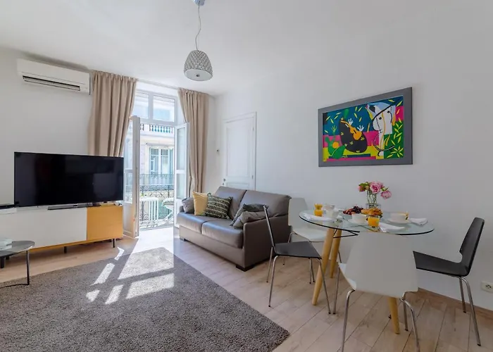 Apartment On Dante Street Next To The Sea