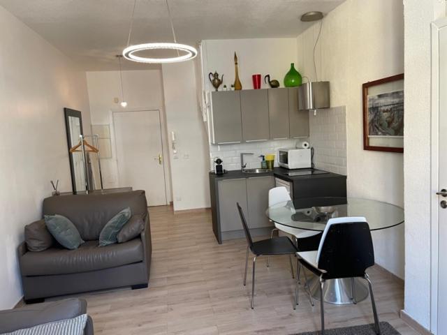 Apartment On Dante Street Next To The Sea *